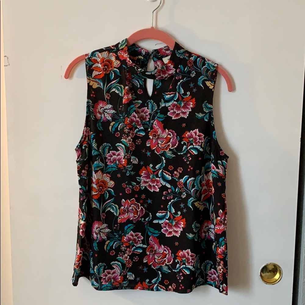 *NWT* Monteau V Cut Top